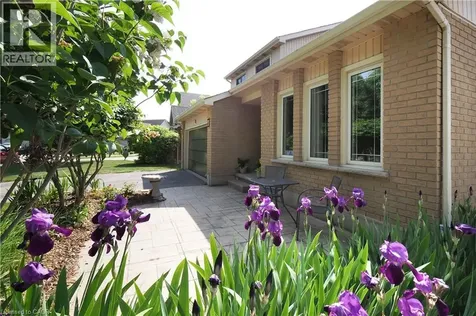 32 Notchwood Court Kitchener ON N2A 3L6