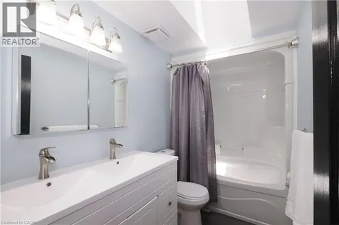 32 Notchwood Court Kitchener ON N2A 3L6