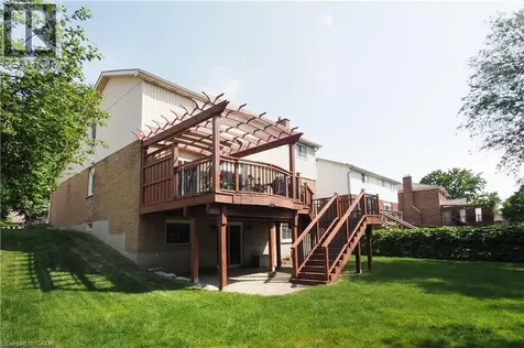 32 Notchwood Court Kitchener ON N2A 3L6