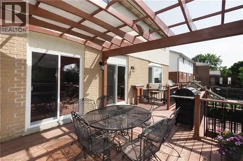32 Notchwood Court Kitchener ON N2A 3L6