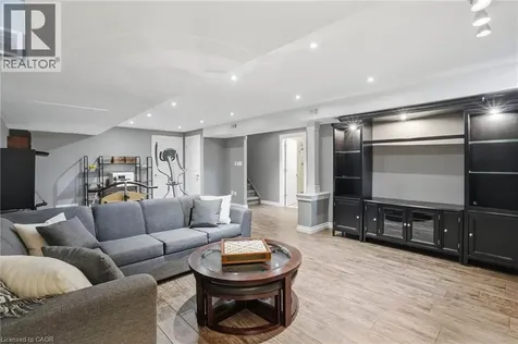 27 Barrett Avenue Brantford ON N3S 0B2