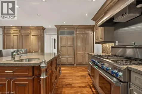 23 Lantern Lane Dundas ON L9H 6N9