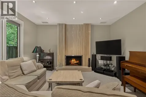 23 Lantern Lane Dundas ON L9H 6N9