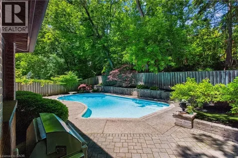 23 Lantern Lane Dundas ON L9H 6N9