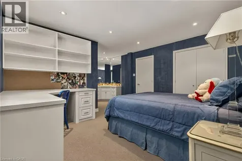 23 Lantern Lane Dundas ON L9H 6N9