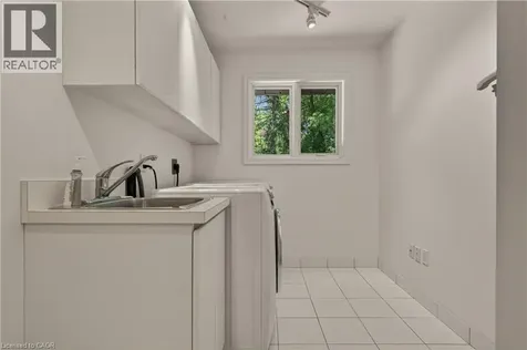 23 Lantern Lane Dundas ON L9H 6N9