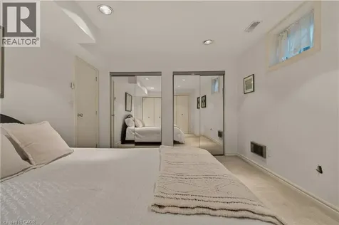 23 Lantern Lane Dundas ON L9H 6N9