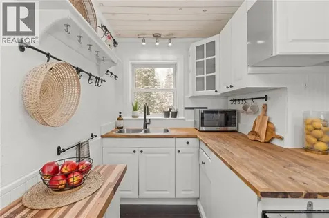 469 Rowanwood Road Huntsville ON P0B 1M0