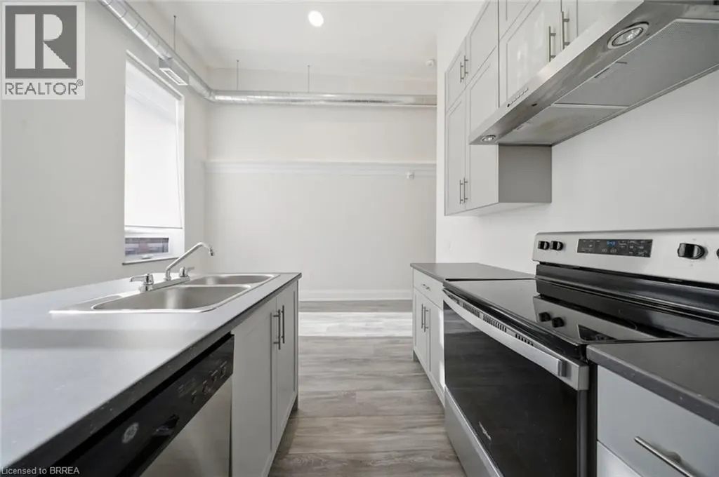 11 Queen Street Brantford ON N3T 3B1