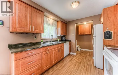 82 Roseneath Crescent Kitchener ON N2E 1V9