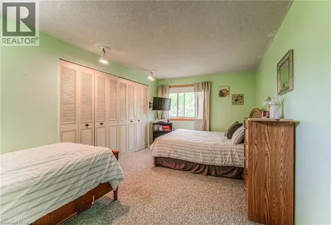 82 Roseneath Crescent Kitchener ON N2E 1V9