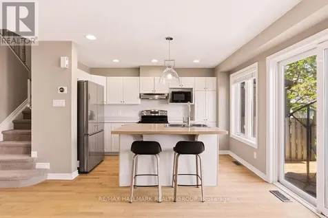 983 Markwick Crescent Ottawa ON K4A 4X9
