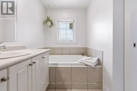 983 Markwick Crescent Ottawa ON K4A 4X9