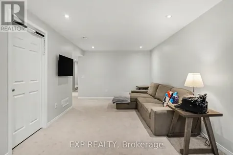 103 Westphalian Avenue Ottawa ON K2V 0A3