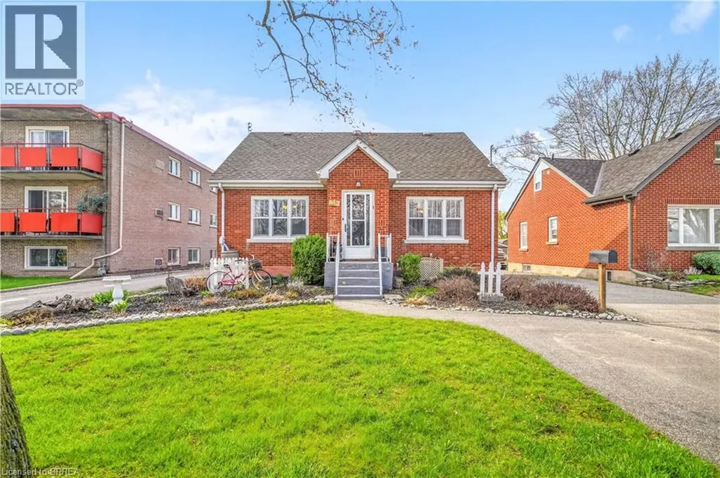 32 Fulton Street Brantford ON N3R 4E5