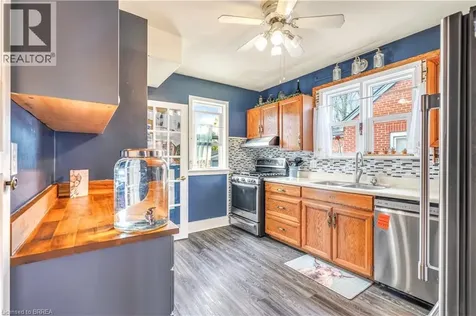 32 Fulton Street Brantford ON N3R 4E5