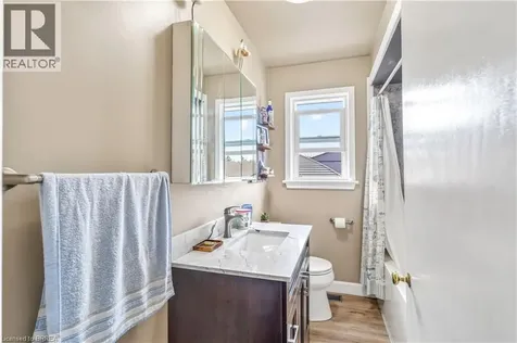 32 Fulton Street Brantford ON N3R 4E5
