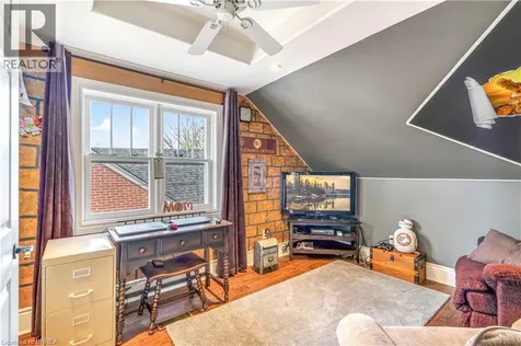 32 Fulton Street Brantford ON N3R 4E5