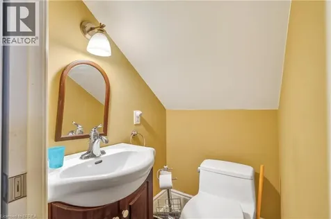 32 Fulton Street Brantford ON N3R 4E5