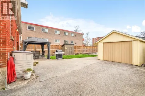 32 Fulton Street Brantford ON N3R 4E5