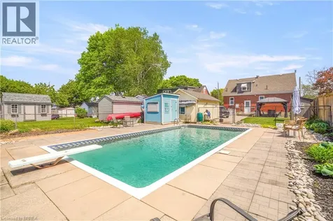 32 Fulton Street Brantford ON N3R 4E5