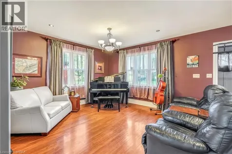 32 Fulton Street Brantford ON N3R 4E5