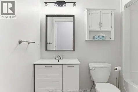 325 Village Grove Tecumseh ON N8N 0B1