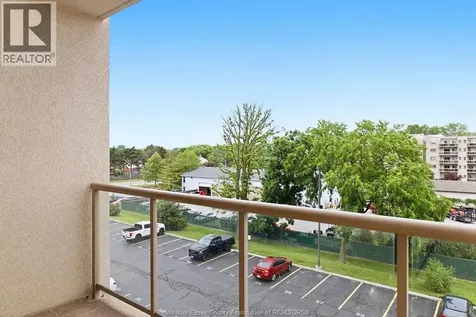 325 Village Grove Tecumseh ON N8N 0B1