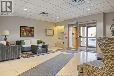 325 Village Grove Tecumseh ON N8N 0B1
