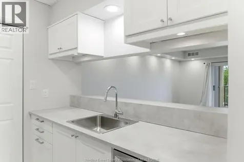 325 Village Grove Tecumseh ON N8N 0B1