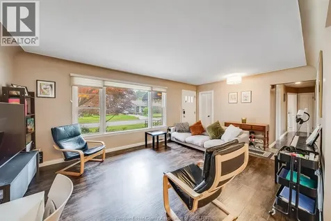 3063 Bruce Avenue Windsor ON N9E 1W3