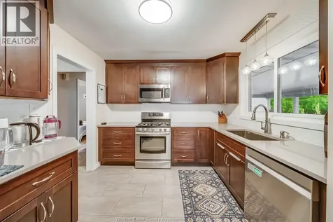 3063 Bruce Avenue Windsor ON N9E 1W3