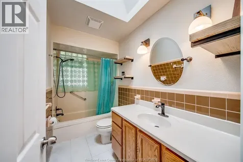 3063 Bruce Avenue Windsor ON N9E 1W3