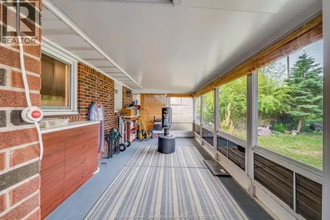 3063 Bruce Avenue Windsor ON N9E 1W3