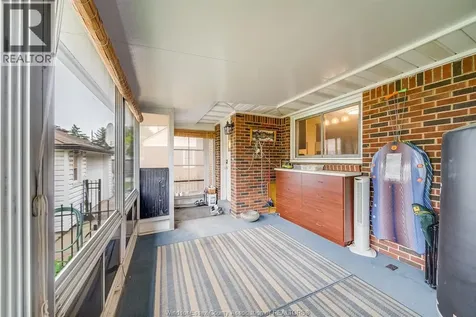 3063 Bruce Avenue Windsor ON N9E 1W3