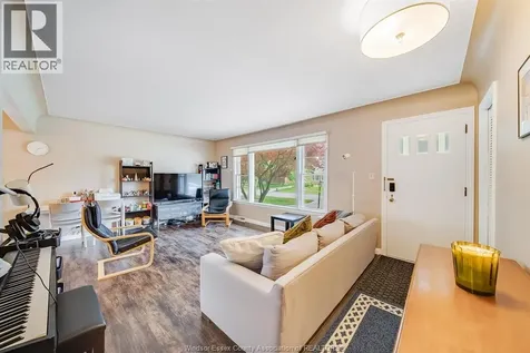 3063 Bruce Avenue Windsor ON N9E 1W3