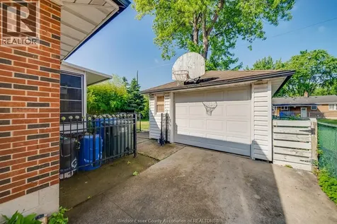 3063 Bruce Avenue Windsor ON N9E 1W3
