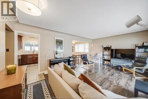 3063 Bruce Avenue Windsor ON N9E 1W3