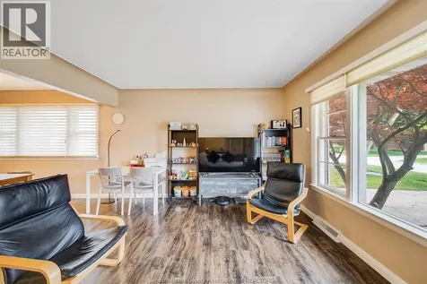 3063 Bruce Avenue Windsor ON N9E 1W3