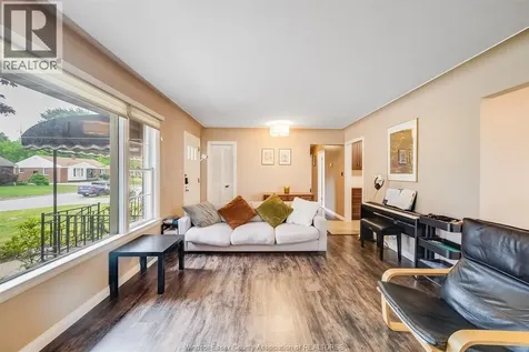 3063 Bruce Avenue Windsor ON N9E 1W3