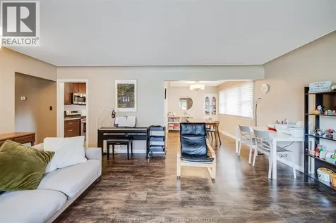 3063 Bruce Avenue Windsor ON N9E 1W3