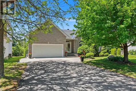 17 Warnock Way Ottawa ON K1J 1H1
