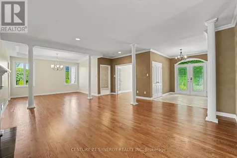 17 Warnock Way Ottawa ON K1J 1H1