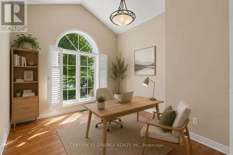 17 Warnock Way Ottawa ON K1J 1H1