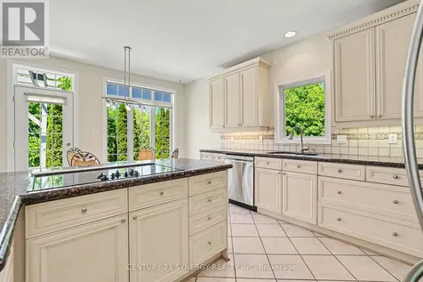 17 Warnock Way Ottawa ON K1J 1H1