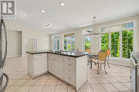 17 Warnock Way Ottawa ON K1J 1H1
