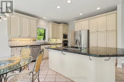 17 Warnock Way Ottawa ON K1J 1H1