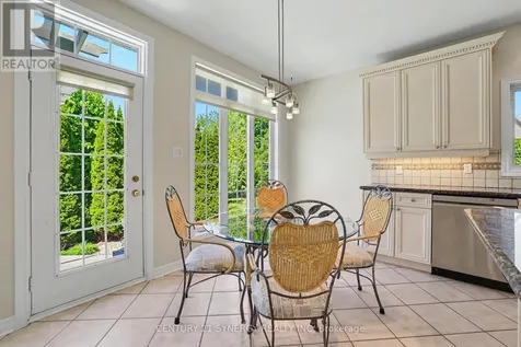 17 Warnock Way Ottawa ON K1J 1H1