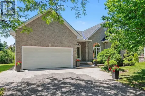 17 Warnock Way Ottawa ON K1J 1H1