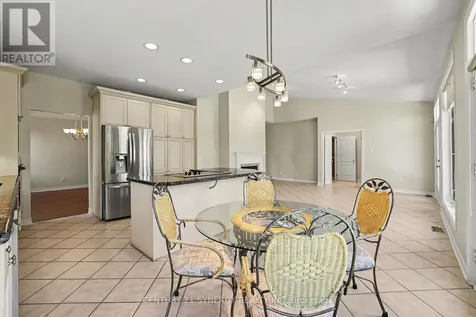 17 Warnock Way Ottawa ON K1J 1H1